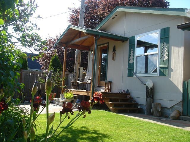 Front of home & yard