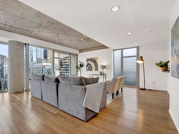 4th image of 201 W Grand Ave APT Penthouse 8