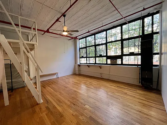 Rented by Outlive | media 6