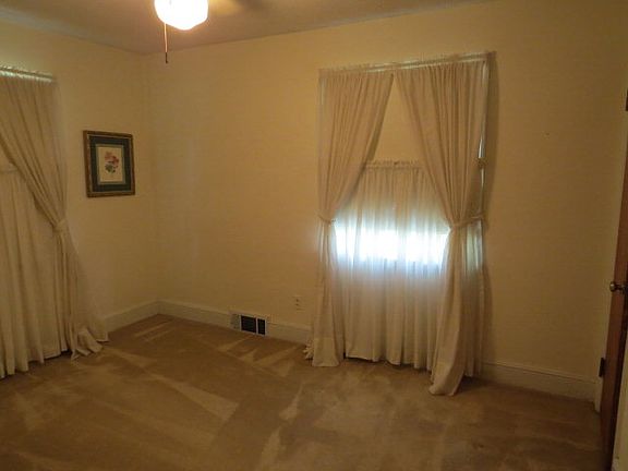 3rd image of 2203 Woodland Dr