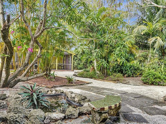 3rd image of 715 SW 14th Terrace