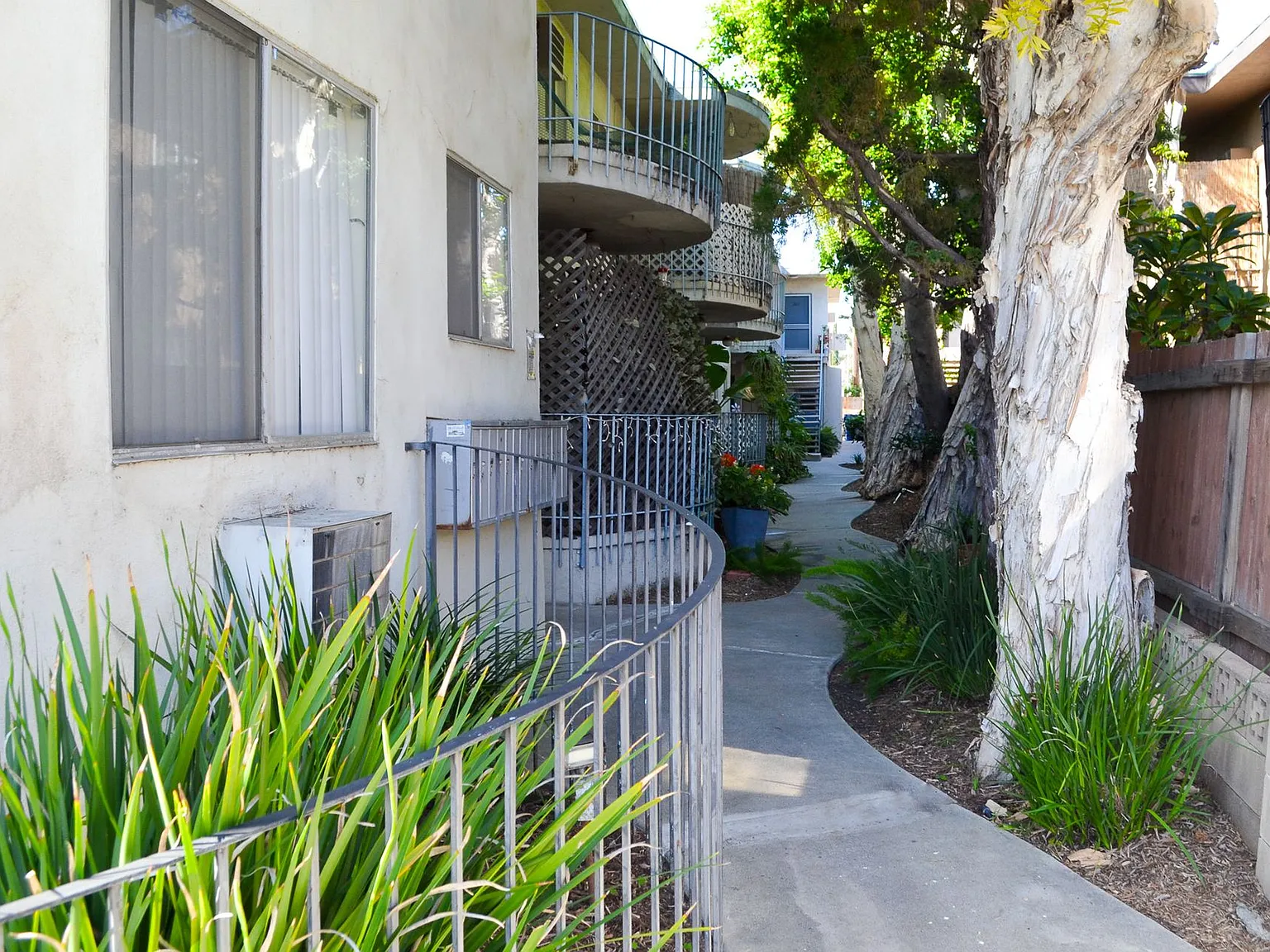 4411 Ventura Canyon — Photo 4