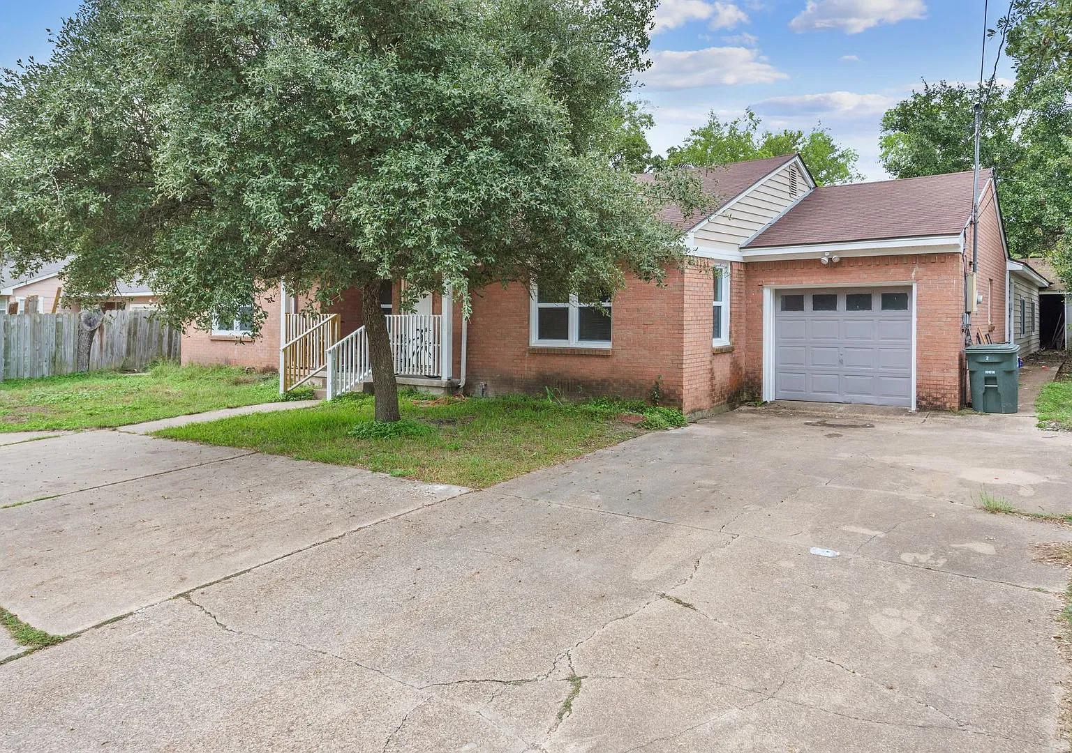 Huge Updated 7 Bed/6.5 Bath Behind Northgate for August 2027 Move In! — Photo 1