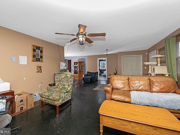 4th image of 15 Spring St