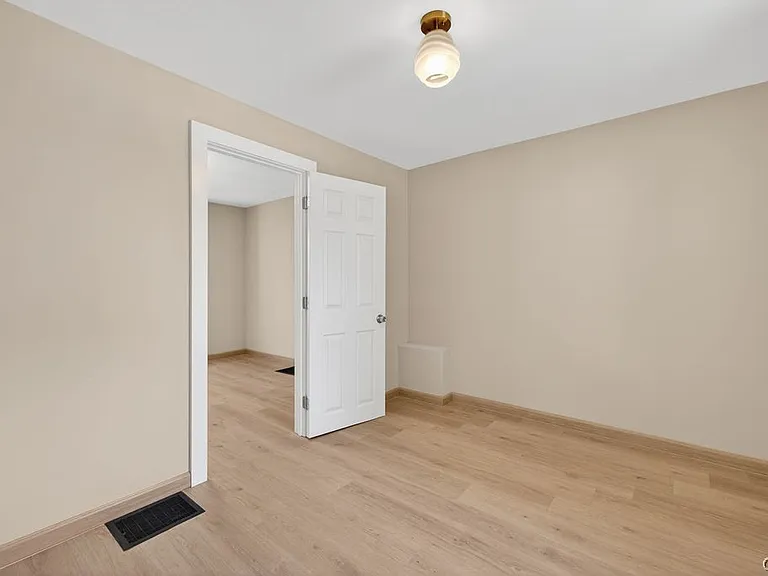 423 Wendell Ter — Photo 16
