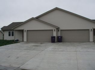 521 Stonemont Dr, Manhattan, KS 66503