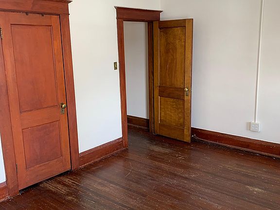 5th image of 653 N Corona St