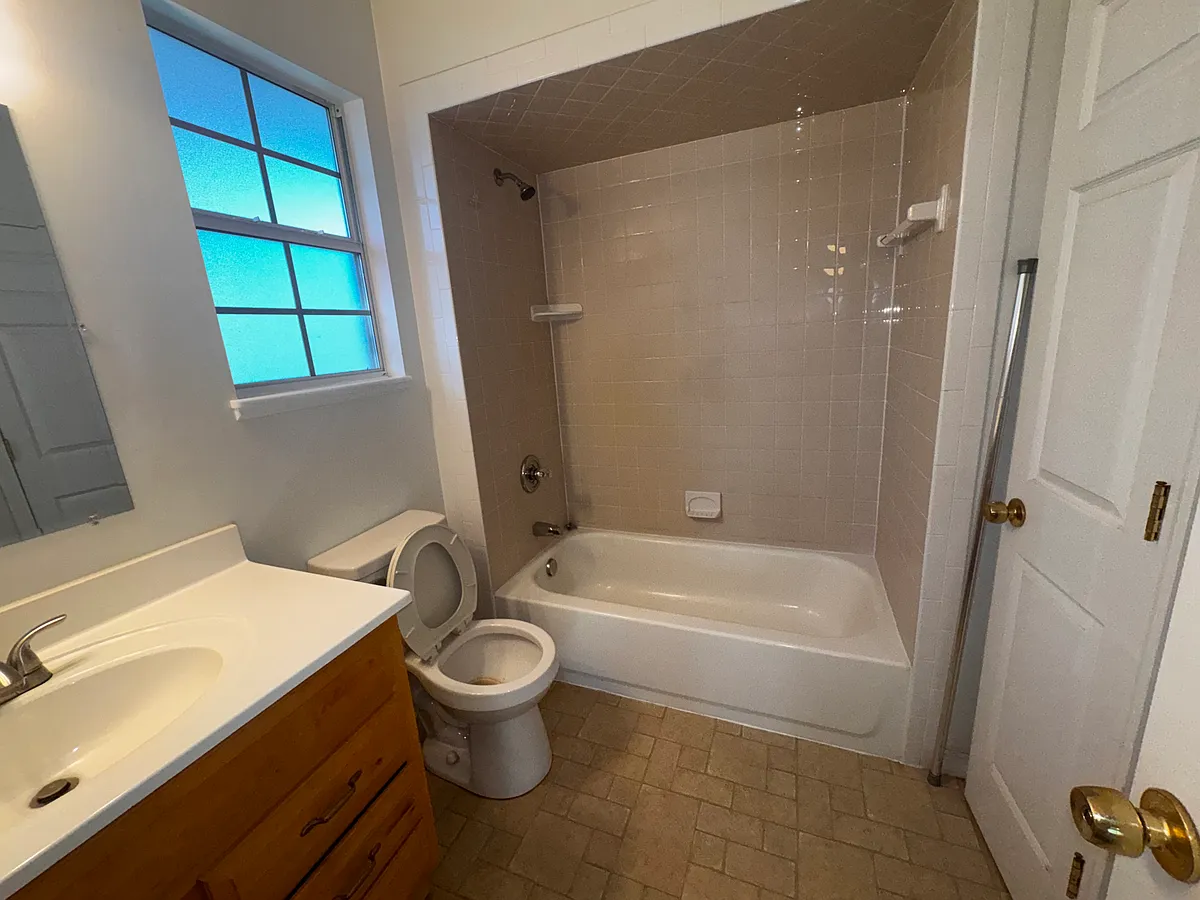 Master Bathroom - 1669 Girvin Rd