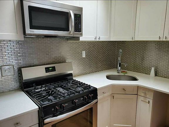 5th image of 1320 College Ave #2