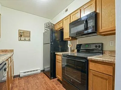 Oakwood Apartments — Photo 37