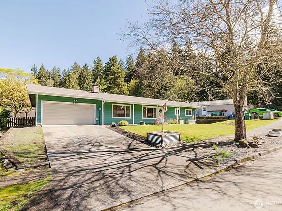 2nd image of 3018 NE Rozewood Drive NE
