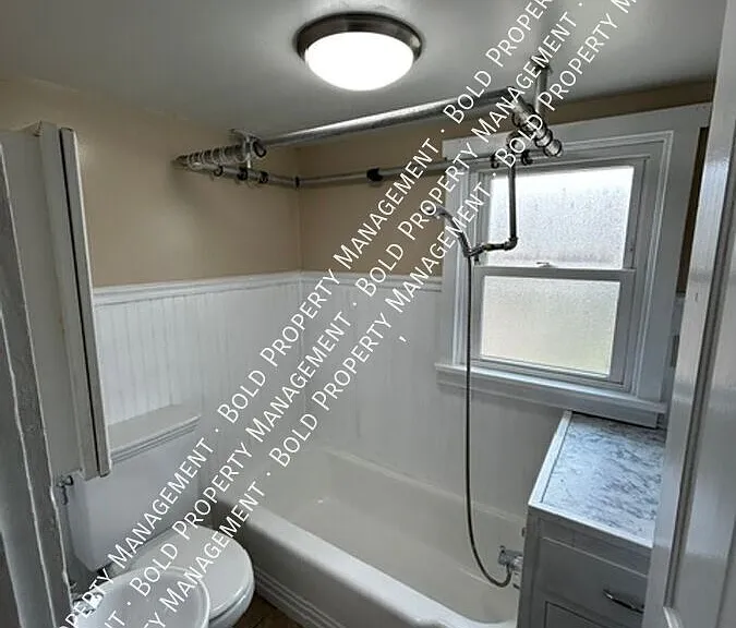 118 Guilford St #B — Photo 7