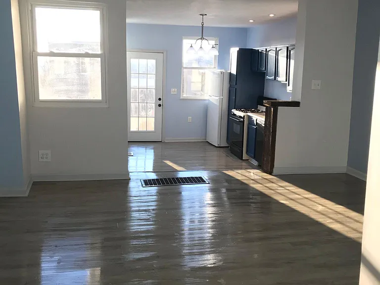 1611 Myler St — Photo 5