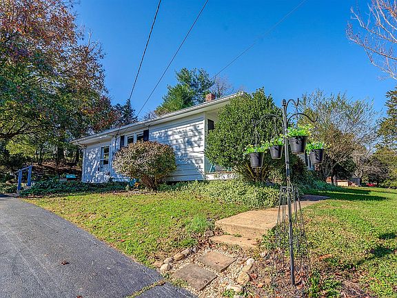 3rd image of 25 Cedar Ave