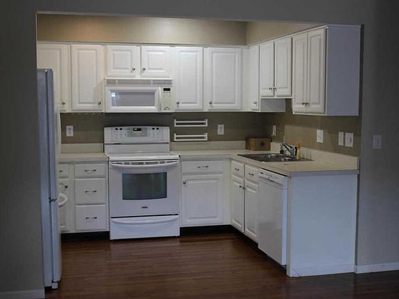 5th image of 6123 Glenvillage Dr