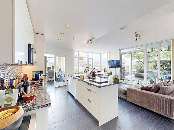2nd image of 2080 Broadway W #865