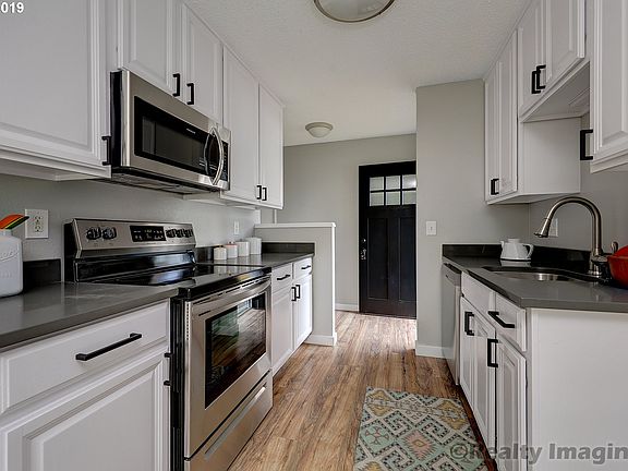 5th image of 1918 NE Barberry Dr