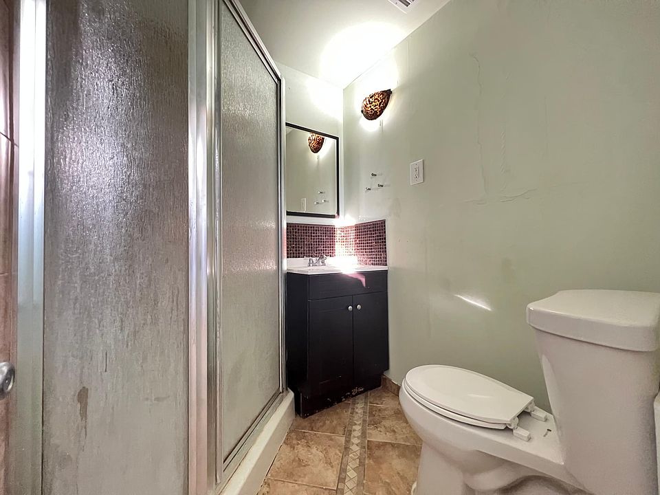1st image of 91 Arsdale Ter Floor 3