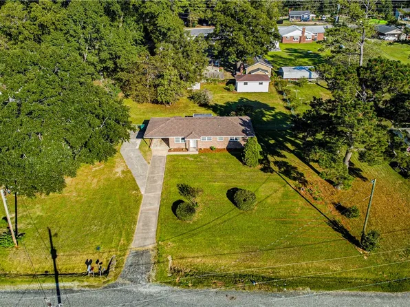 139 Fairlane Dr, Smiths Station, AL 36877