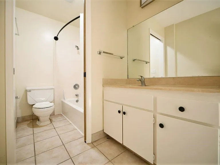 366 Staten Ave — Photo 14