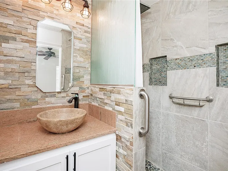 830 Crestview Dr — Photo 24