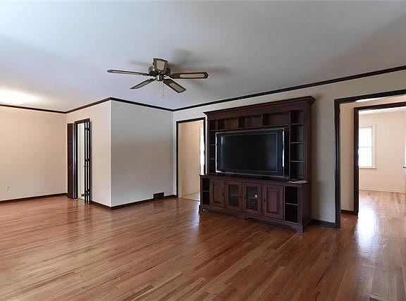 2nd image of 8412 Ward Parkway Pl