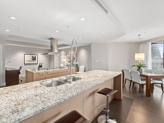 3rd image of 1111 Alberni St #2601