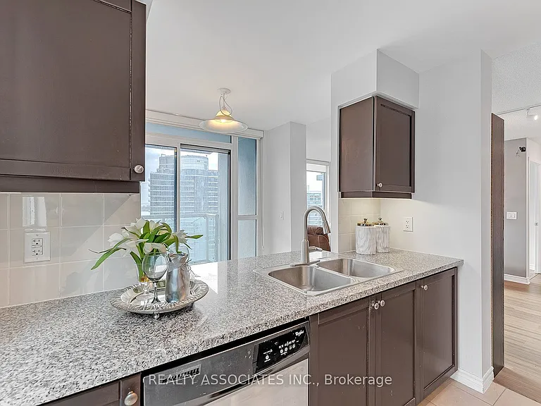19 Grand Trunk Cres #2710 — Photo 19