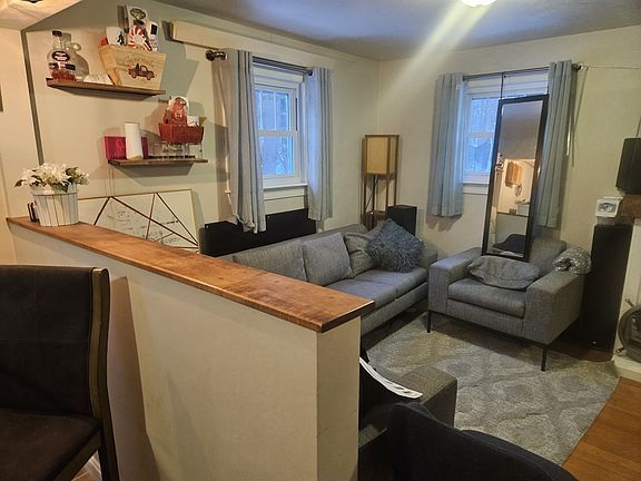 3rd image of 289 Elmwood St #2