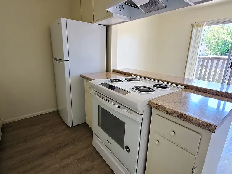 677 Morro St — Photo 10