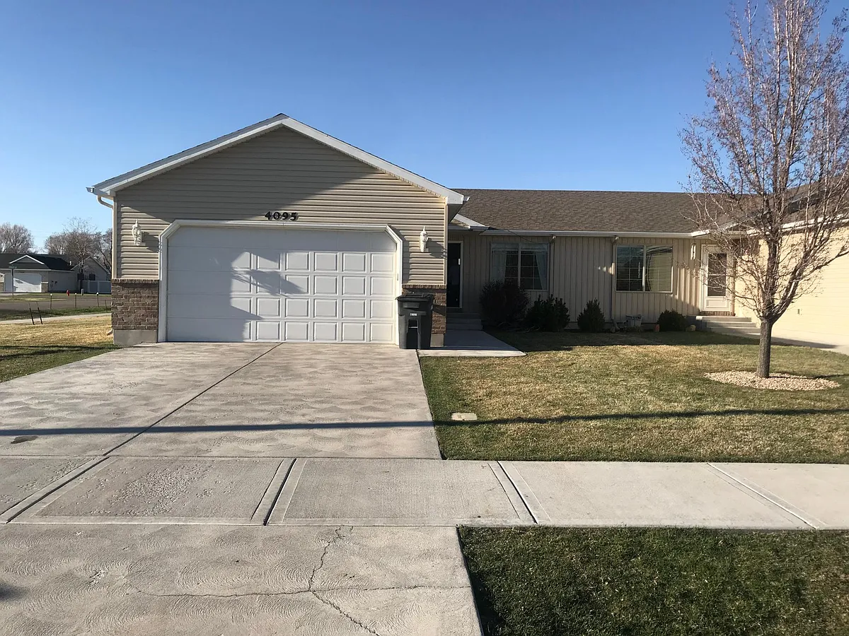 Building Photo - 4095 Mathews Dr
