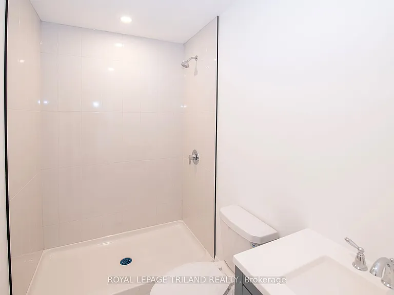 425 Dundas St #202 — Photo 15