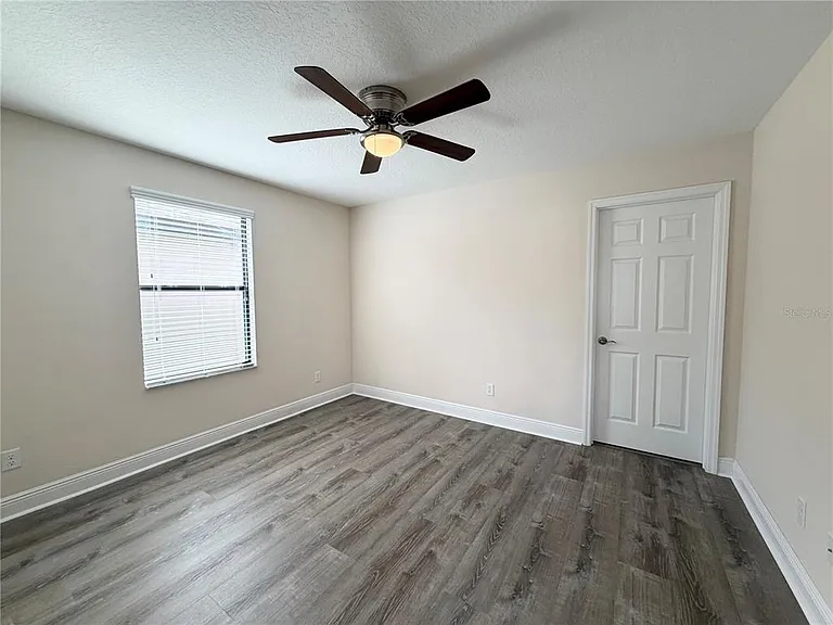 19522 Whispering Brook Dr — Photo 23