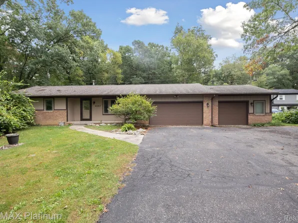 4987 Culver Rd, Brighton, MI 48114