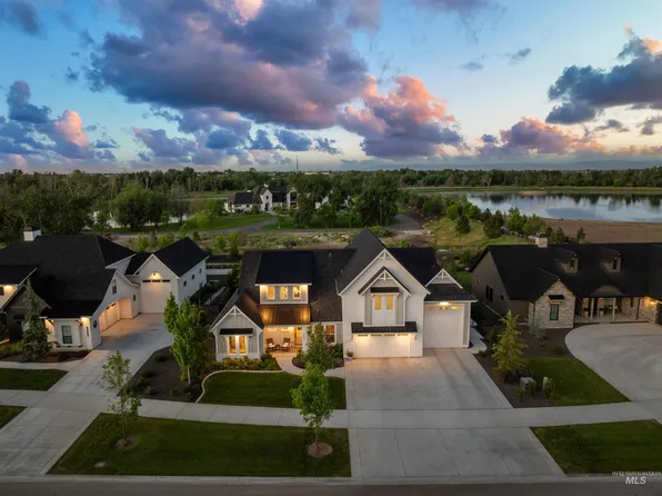 6303 N Salmon Falls Ln, Star, ID 83669