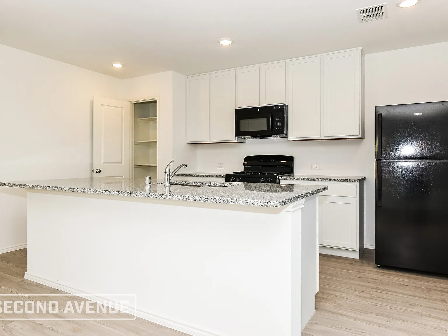 4 bed, 2.0 bath, 1667 sqft, $1,949 — Photo 3