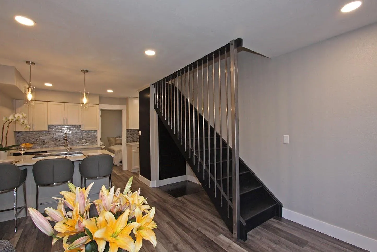 3 bed, 850 sqft, $4,290 — Photo 1