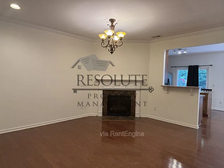 318 Anterbury Dr — Photo 6