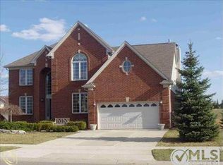 1406 Ross Ln, Rochester, MI 48306