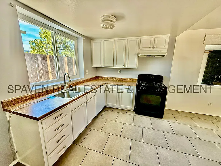 8237 Buckingham Pl — Photo 4
