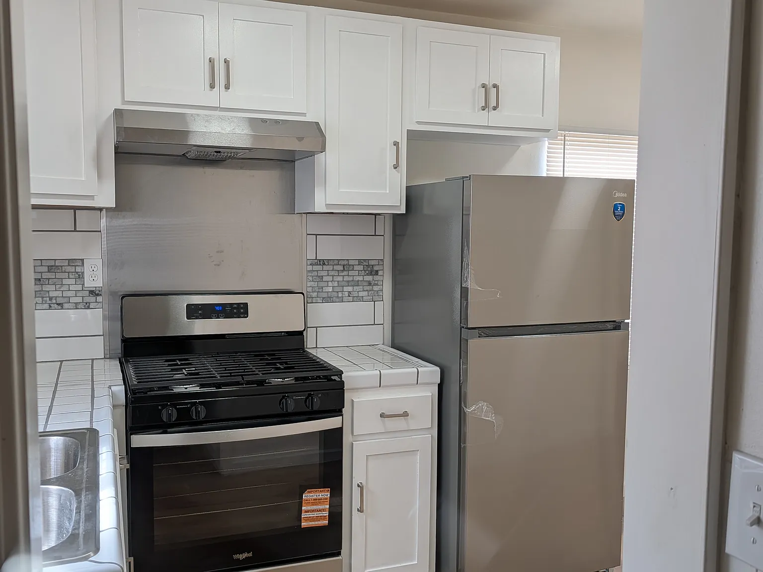 2 bed, 730 sqft, $2,350 — Photo 2