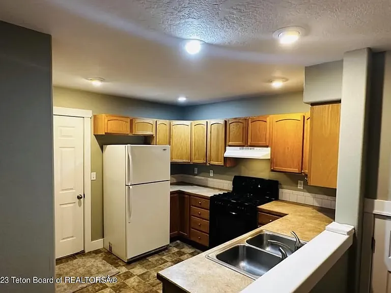 327 S Cole Ave — Photo 6