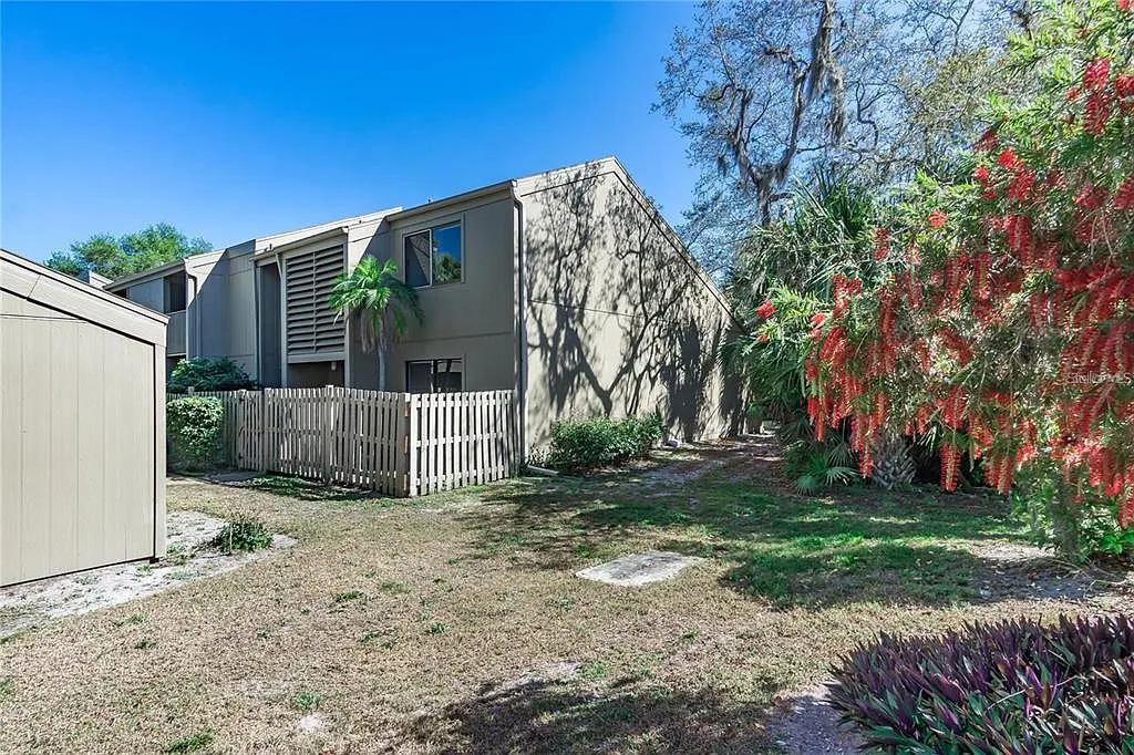 3 bed, 2.5 bath, 1839 sqft, $6,950 — Photo 3