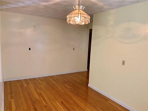 5th image of 125 Blanding Ave