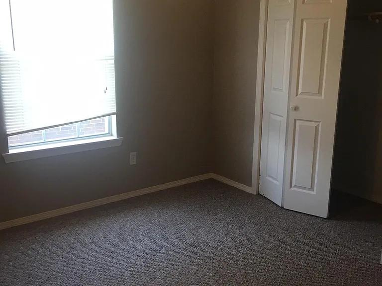 5805B Sara St — Photo 10