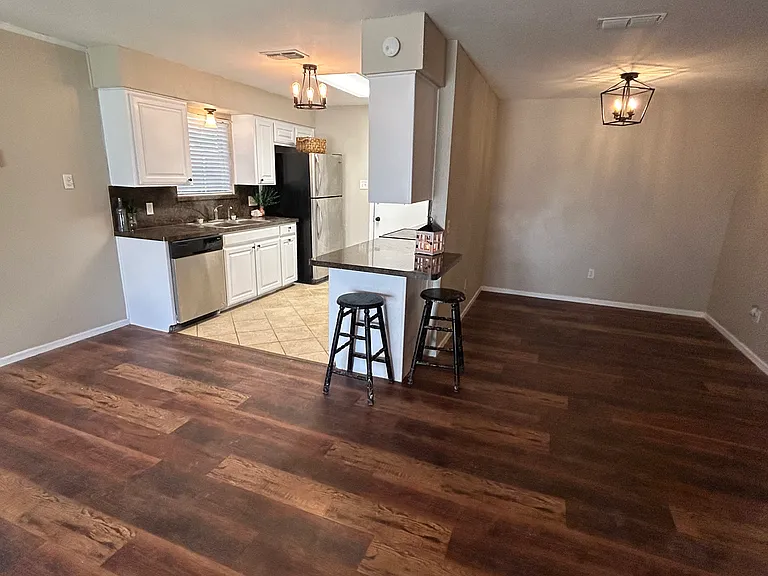 7413 Meadow Dale Dr — Photo 8