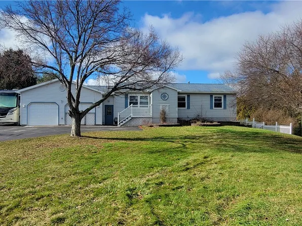 935 Churchville Riga Rd, Churchville, NY 14428