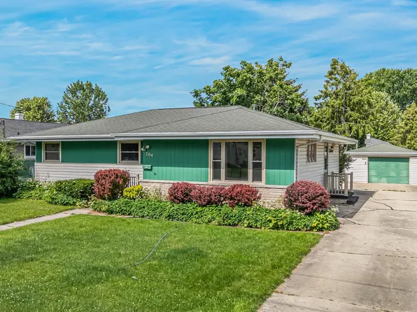 704 John St, Menasha, WI 54952