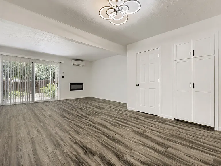 1190 Poplar Ave — Photo 9
