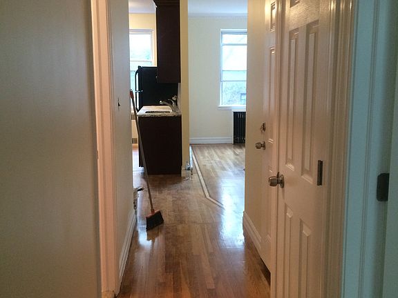 5th image of 3807 52nd St